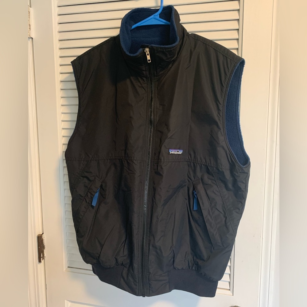 Patagonia men’s black mid weight full zip vest size Large